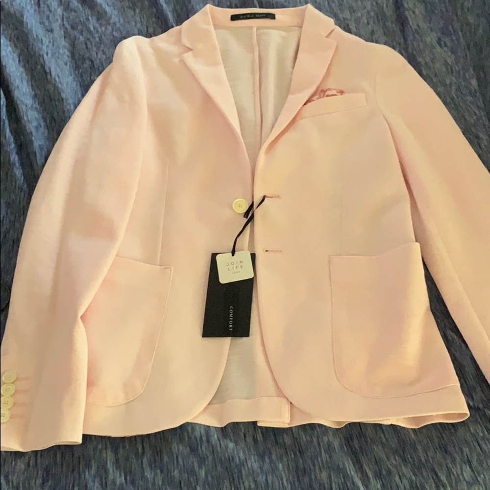 Never worn Zara Blazer size small. Color pink.